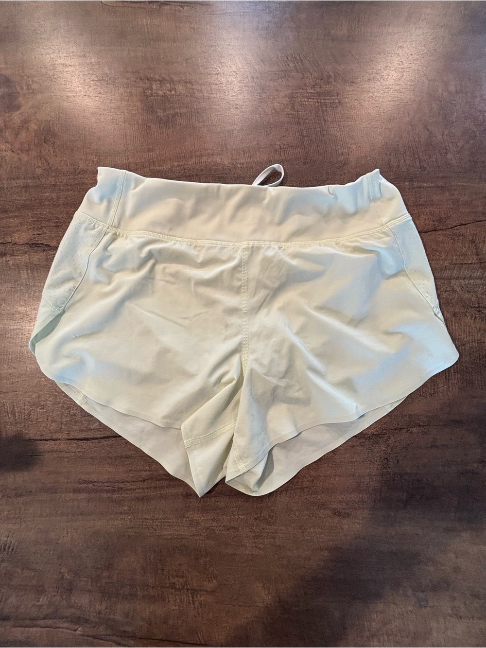 Athleta Run With It 3.5" Short in Bone White.